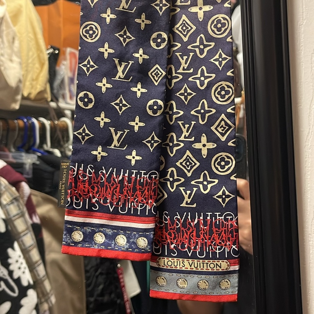 Louis Vuitton Twilly - Picture 5 of 5